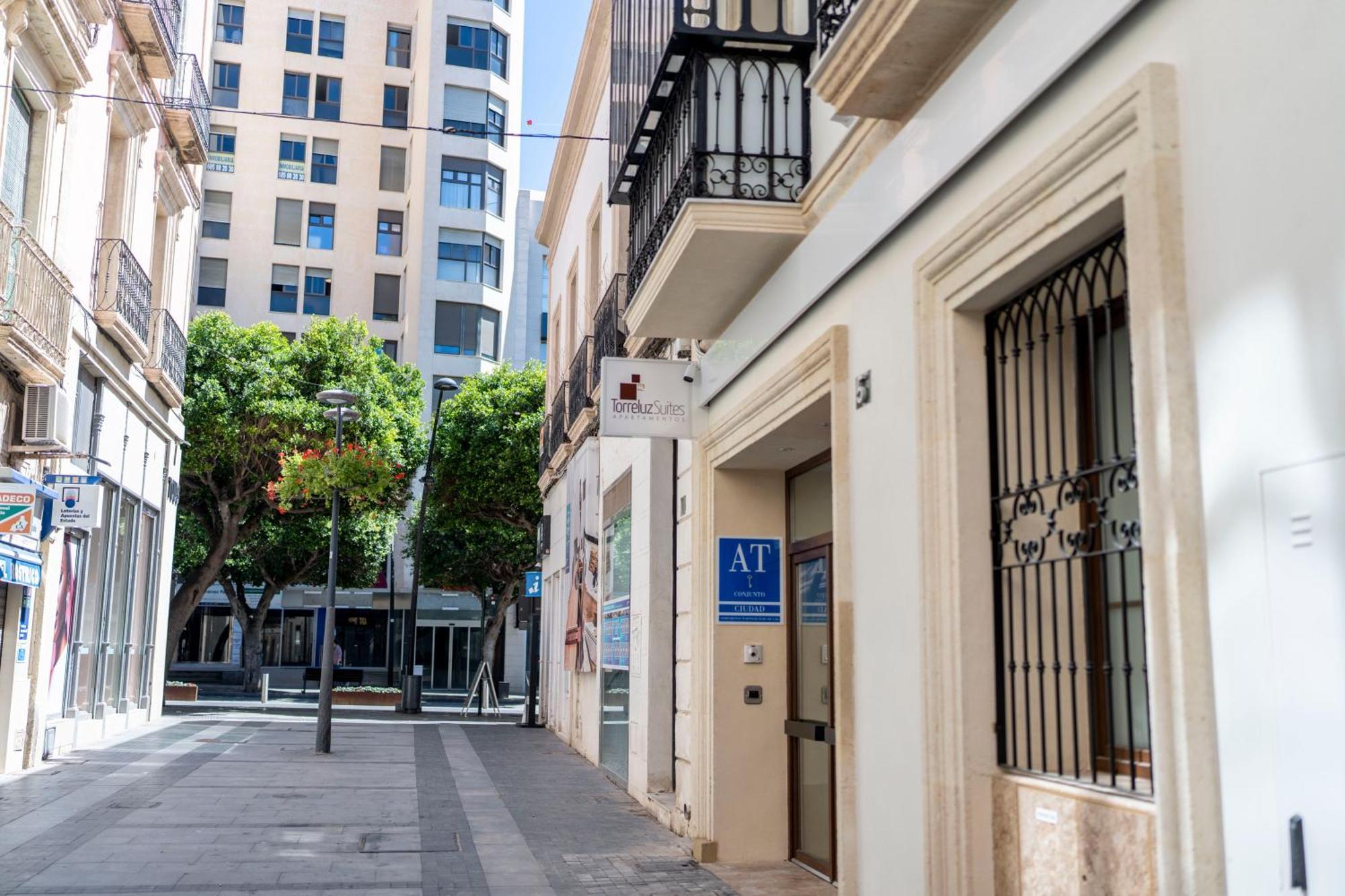 Torreluz Suites อัลเมรีอา ภายนอก รูปภาพ